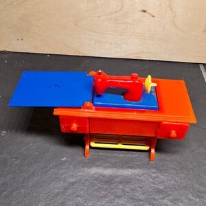 Vintage Renwal No 89 Dollhouse Sewing Machine Desk Plastic Mini Singer  USA